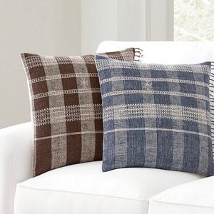 NWT Ballard Designs Lourdes Wool Pillow Cover 20x20 blue